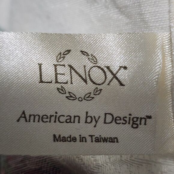 Lenox Tablecloth 106" X 156" Holiday Cotton Blend Christmas Cream Ribbon Holly - Picture 4 of 6